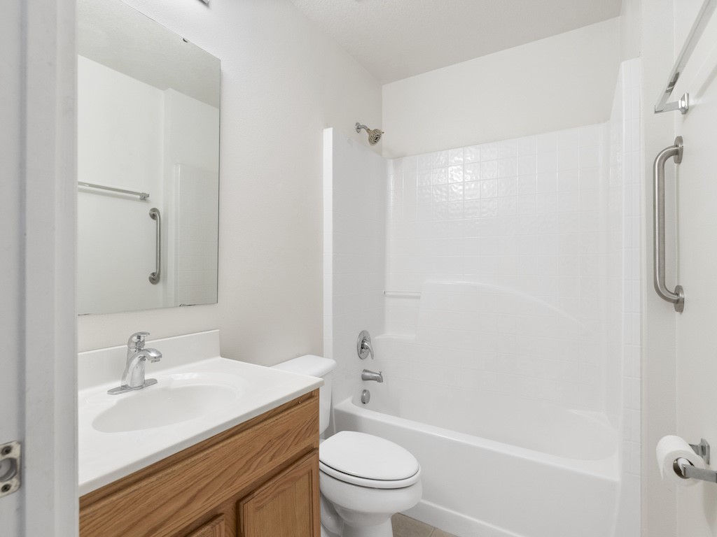 2575 12th Square Southwest Vero Beach, FL 32968 - Photo 18 of 31 a bathroom with a sink toilet and shower