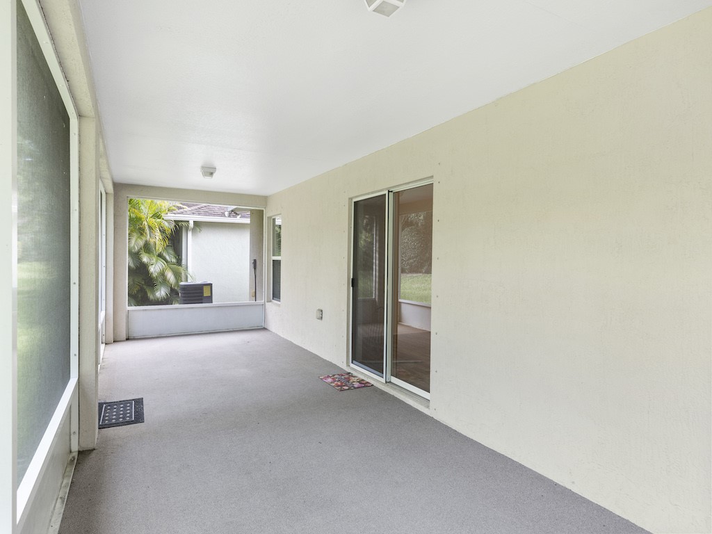 2575 12th Square Southwest Vero Beach, FL 32968 - Photo 22 of 31 a view of an empty room and window