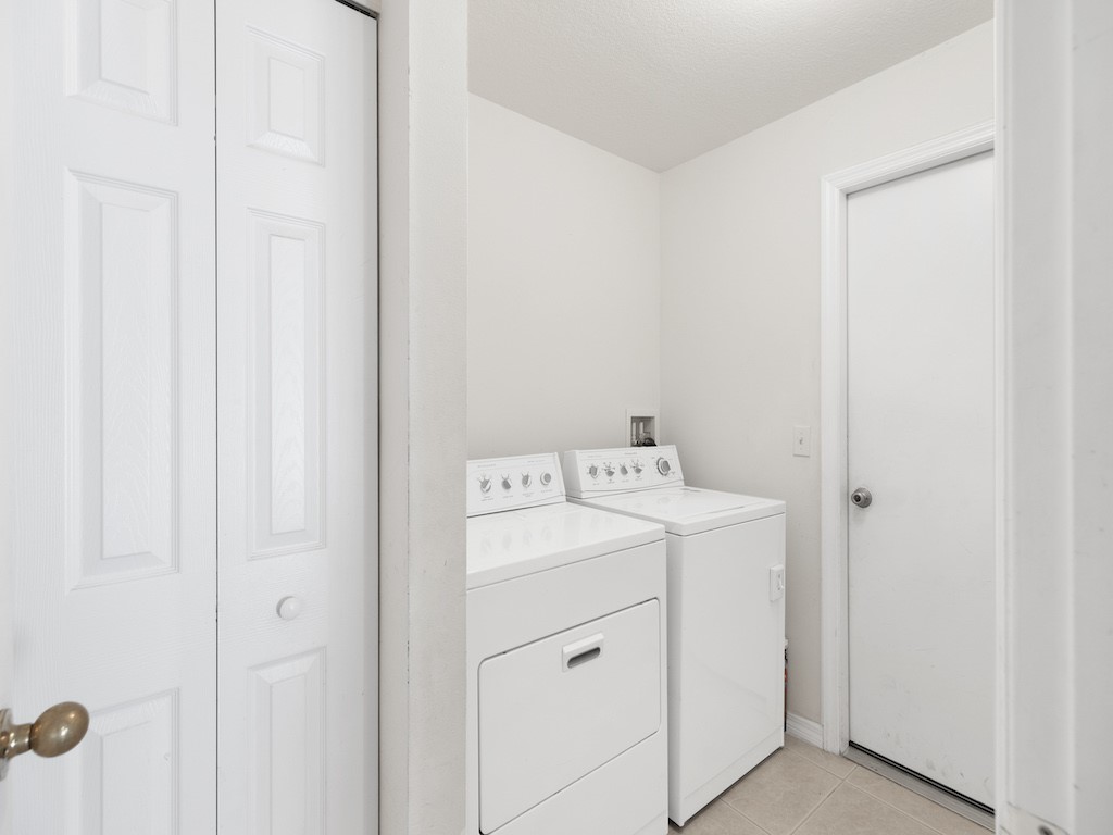 2575 12th Square Southwest Vero Beach, FL 32968 - Photo 4 of 31 a utility room with dryer and washer