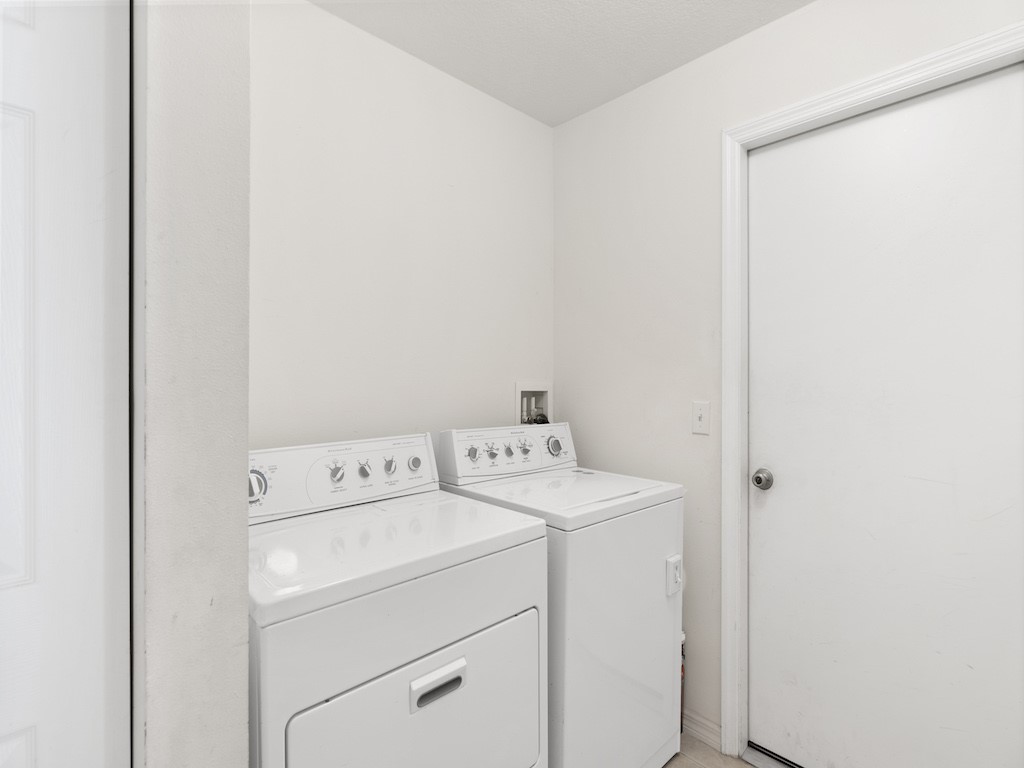 2575 12th Square Southwest Vero Beach, FL 32968 - Photo 5 of 31 a utility room with dryer and washer