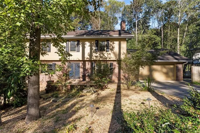 a view of a pathway with a yard