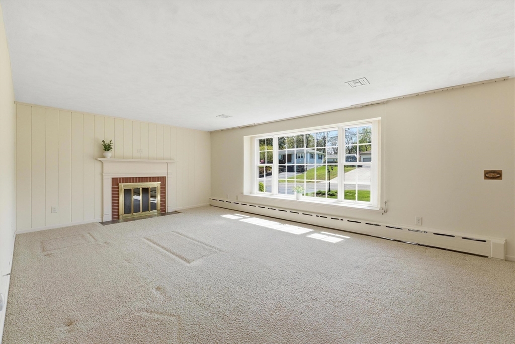 35 Richmond Road Ludlow, MA 01056 - Photo 4 of 41