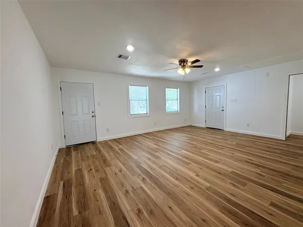 $1,700 | 3206 Avenue K, Bay City, TX 77414
