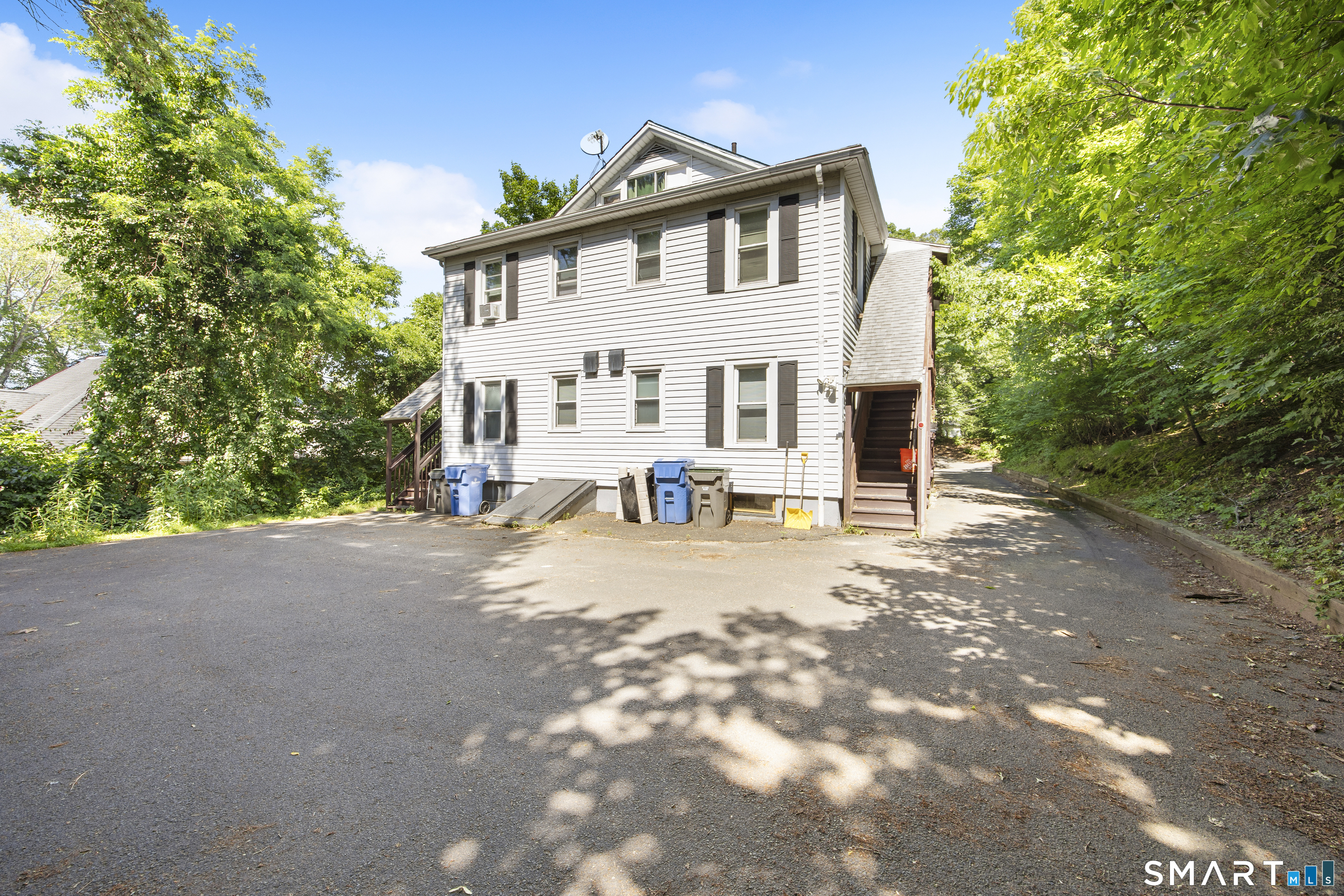 18 Arch Street Manchester, CT 06040 - Photo 2 of 12