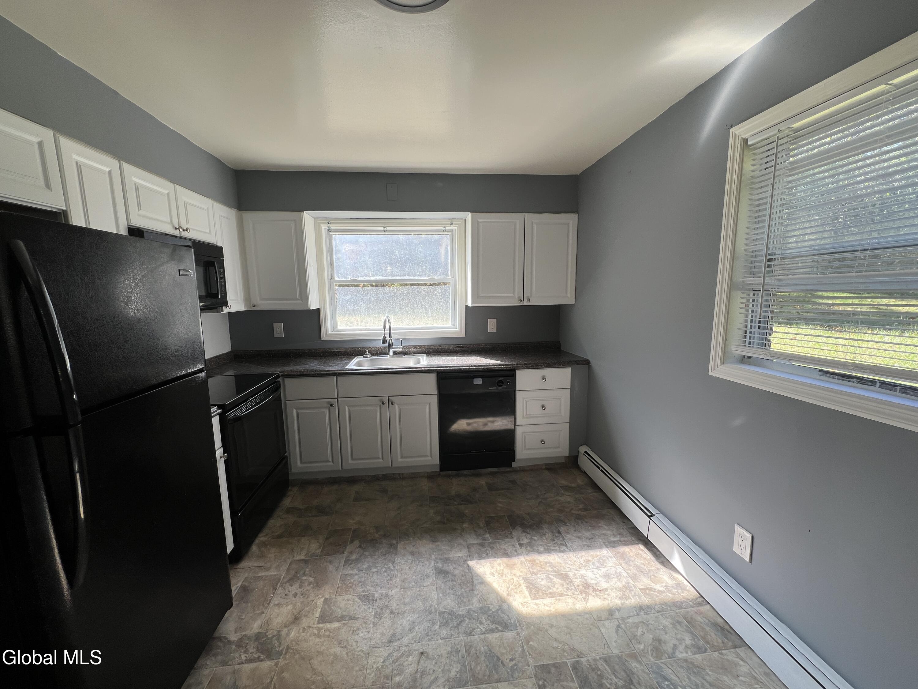 11-21 Ashdown Road, Unit 11B Clifton Park, NY 12019 - Photo 3 of 14 Kitchen