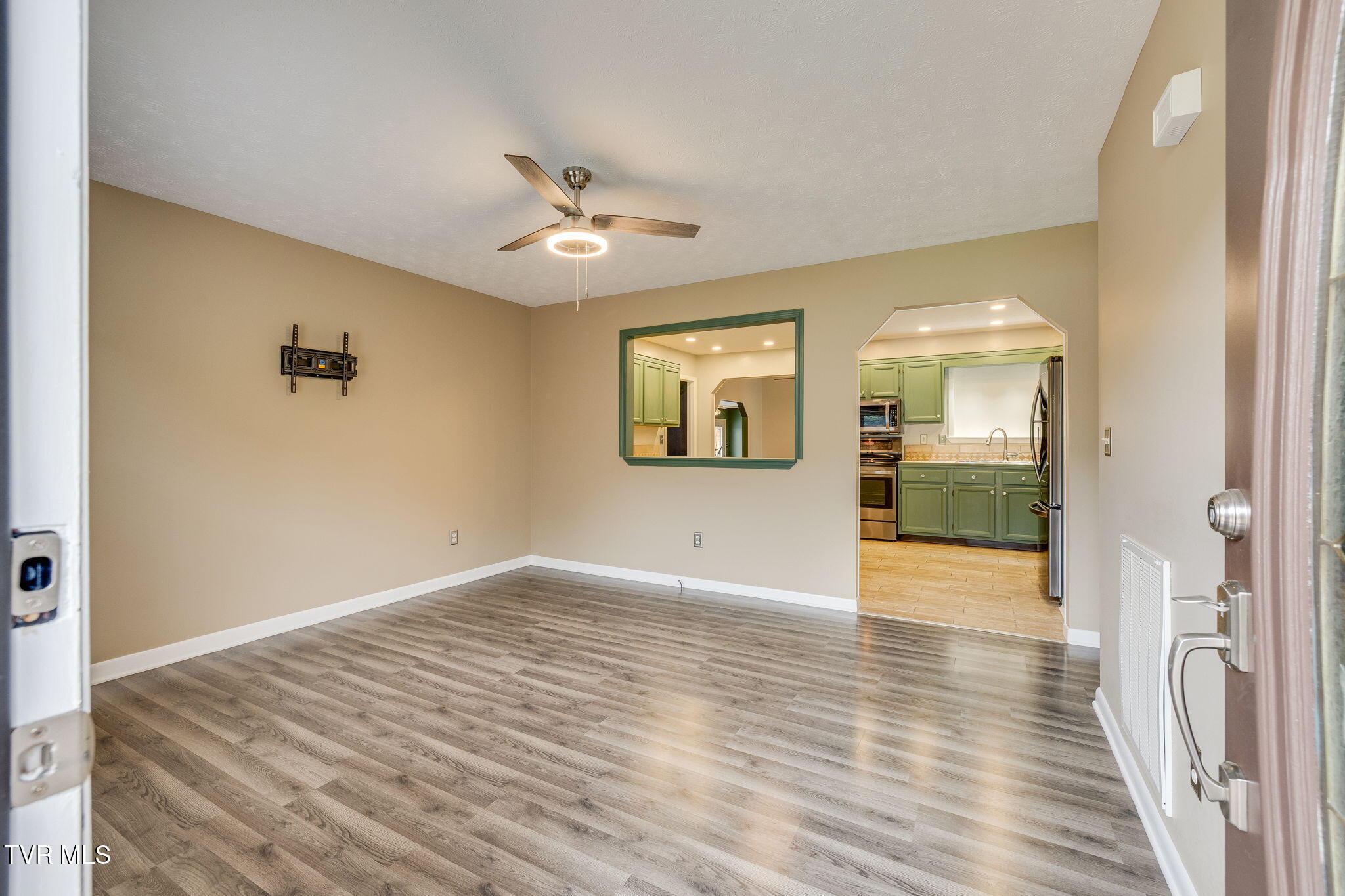 285 Spurgeon Road Blountville, TN 37617 - Photo 6 of 55 005