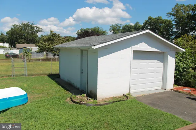 $2,750 | 238 Steward Street, Hamilton, NJ 08610