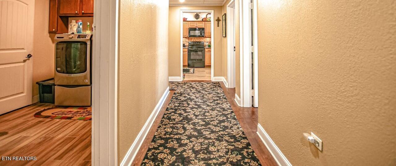 117 Pierce Road Jacksboro, TN 37757 - Photo 19 of 24 117 Pierce Rd hallway