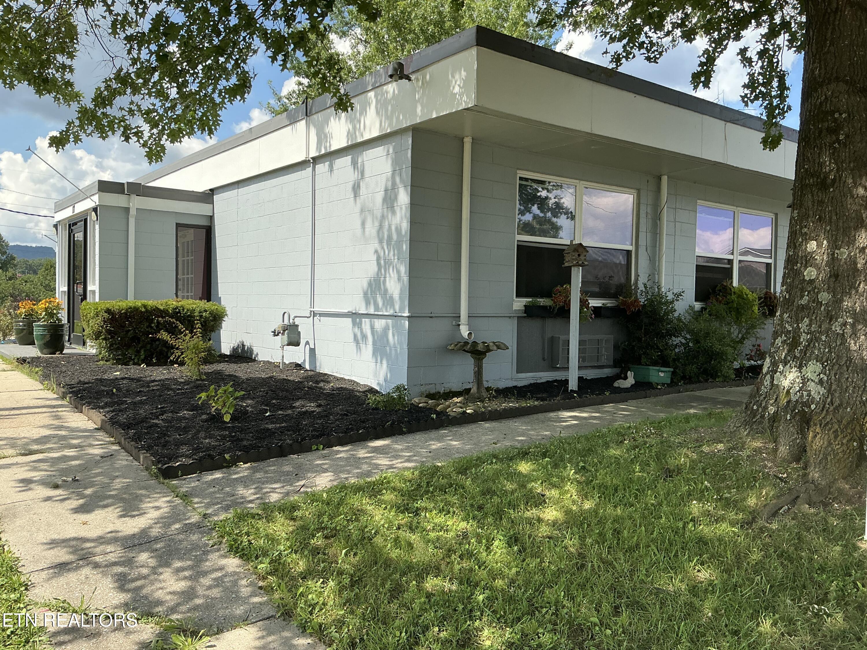 117 Pierce Road Jacksboro, TN 37757 - Photo 2 of 24 IMG_0011