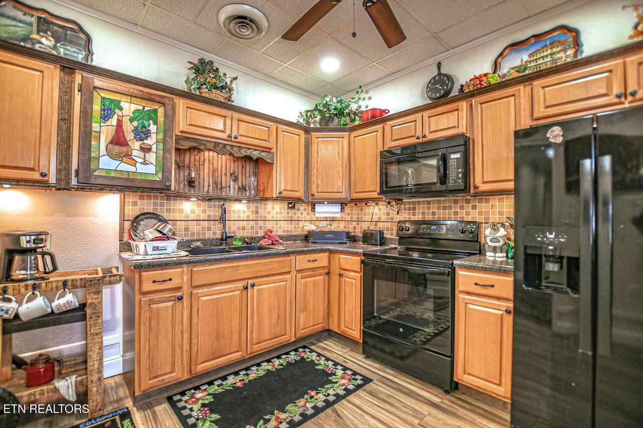 117 Pierce Road Jacksboro, TN 37757 - Photo 7 of 24 65f6e8c9a033a64df5d1398c_dsc_6424