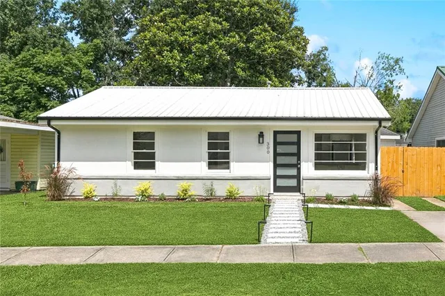 $229,000 | 300 Florida Street, River Ridge, LA 70123