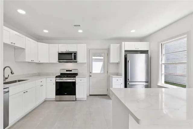 $229,000 | 300 Florida Street, River Ridge, LA 70123