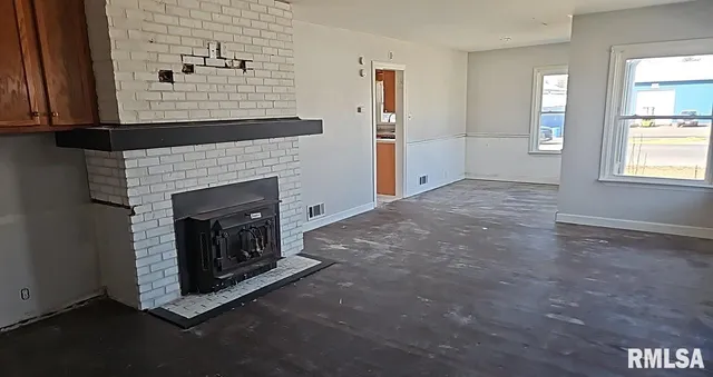 $38,900 | 200 West Delaware Street, Fairfield, IL 62837