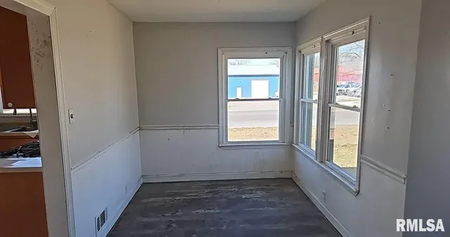 $38,900 | 200 West Delaware Street, Fairfield, IL 62837