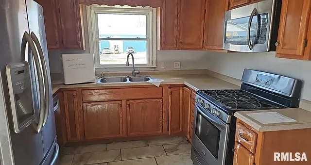 $38,900 | 200 West Delaware Street, Fairfield, IL 62837