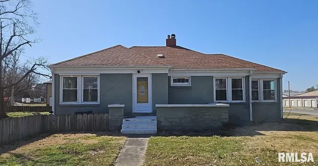 $38,900 | 200 West Delaware Street, Fairfield, IL 62837