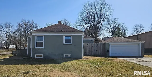 $38,900 | 200 West Delaware Street, Fairfield, IL 62837