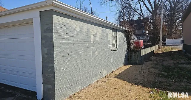 $38,900 | 200 West Delaware Street, Fairfield, IL 62837