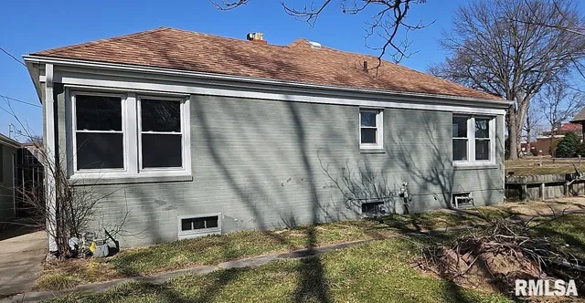 $38,900 | 200 West Delaware Street, Fairfield, IL 62837