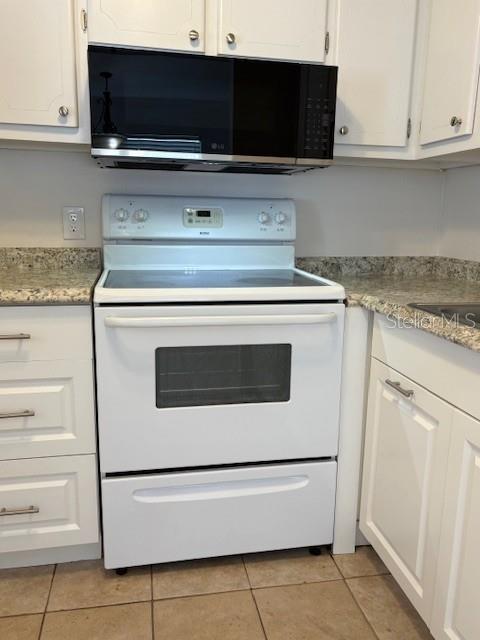 1901 Andover Way, Unit 38 Sun City Center, FL 33573 - Photo 12 of 33 a stove top oven sitting inside of a kitchen