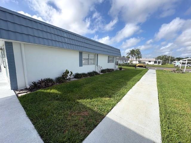 1901 Andover Way, Unit 38 Sun City Center, FL 33573 - Photo 3 of 33 a backyard of a house with lots of green space