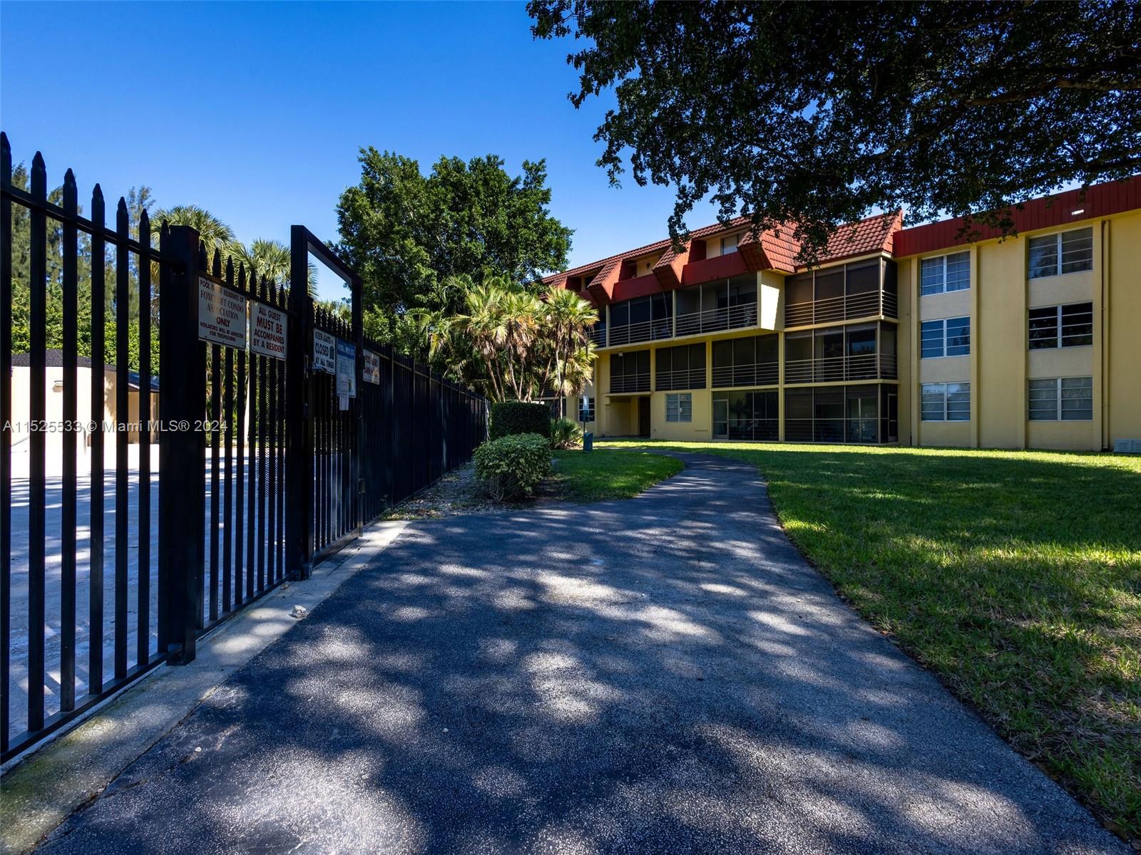 3285 Foxcroft Road, Unit E206 Miramar, FL 33025 - Photo 32 of 35 a view of a backyard