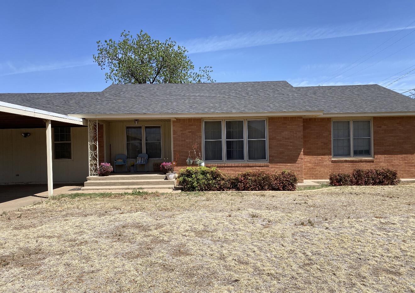 320 West Spruce Street Lockney, TX 79241 - Photo 2 of 22 IMG_1487