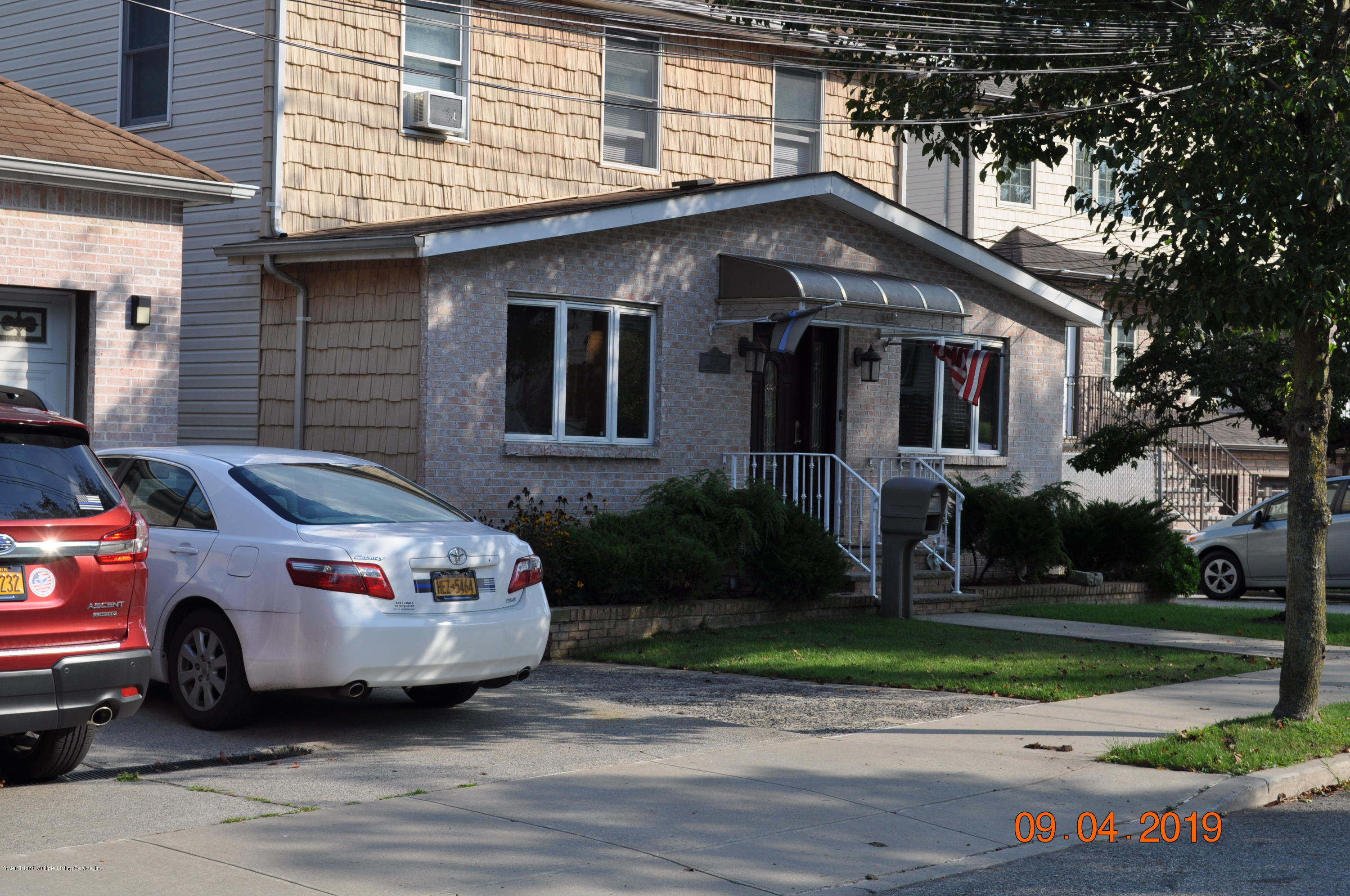661 Annadale Road Staten Island, NY 10312 - Photo 4 of 39 DSC_0246