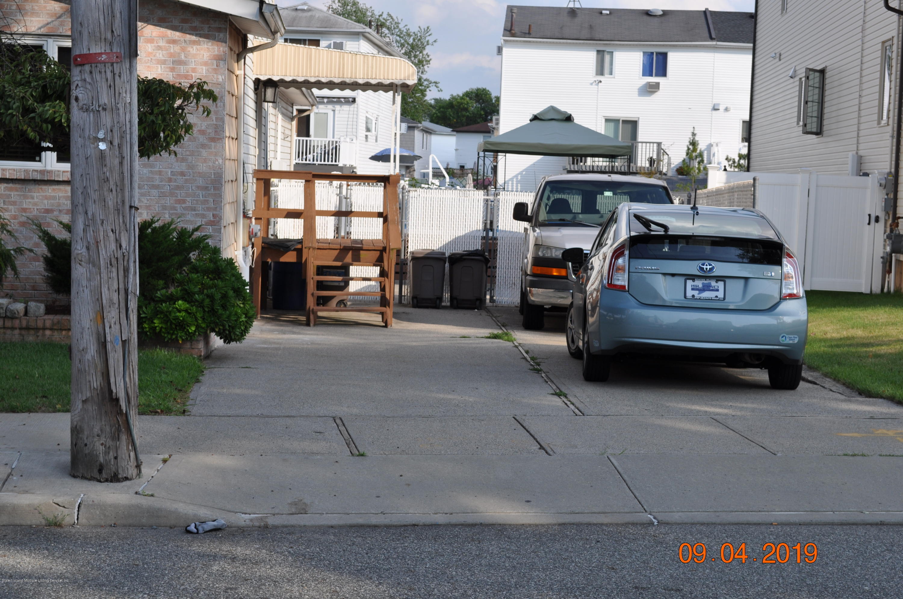 661 Annadale Road Staten Island, NY 10312 - Photo 5 of 39 DSC_0243