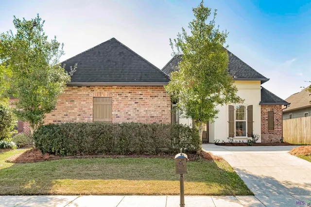$409,500 | 14628 Lake Town Drive, Baton Rouge, LA 70810