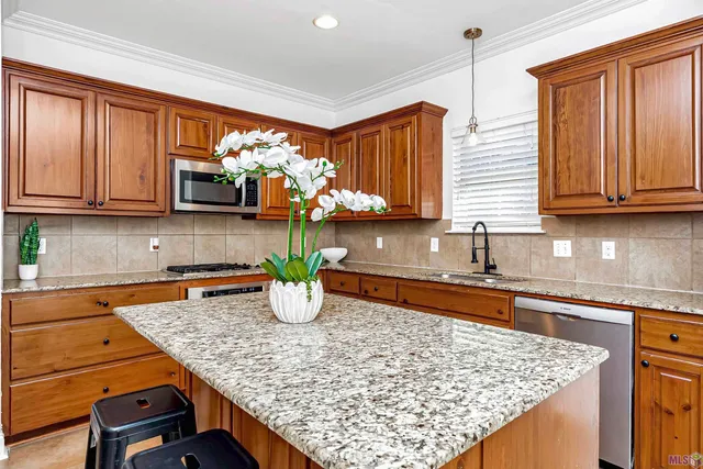 $409,500 | 14628 Lake Town Drive, Baton Rouge, LA 70810