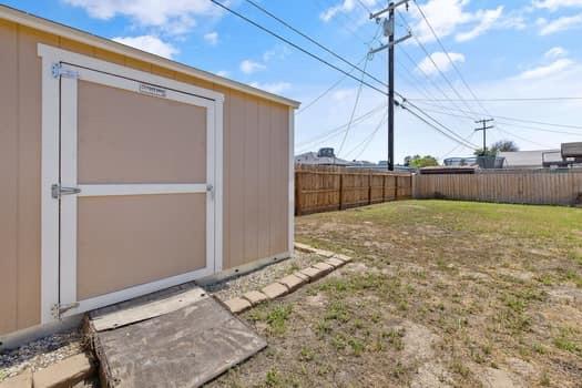 2982 D Street Selma, CA 93662 - Photo 20 of 25 a view of a terrace