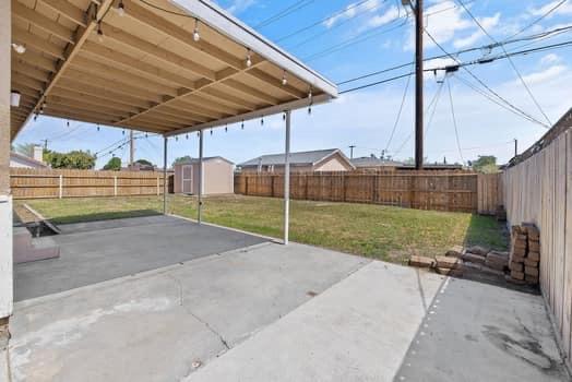 2982 D Street Selma, CA 93662 - Photo 21 of 25 a view of a backyard