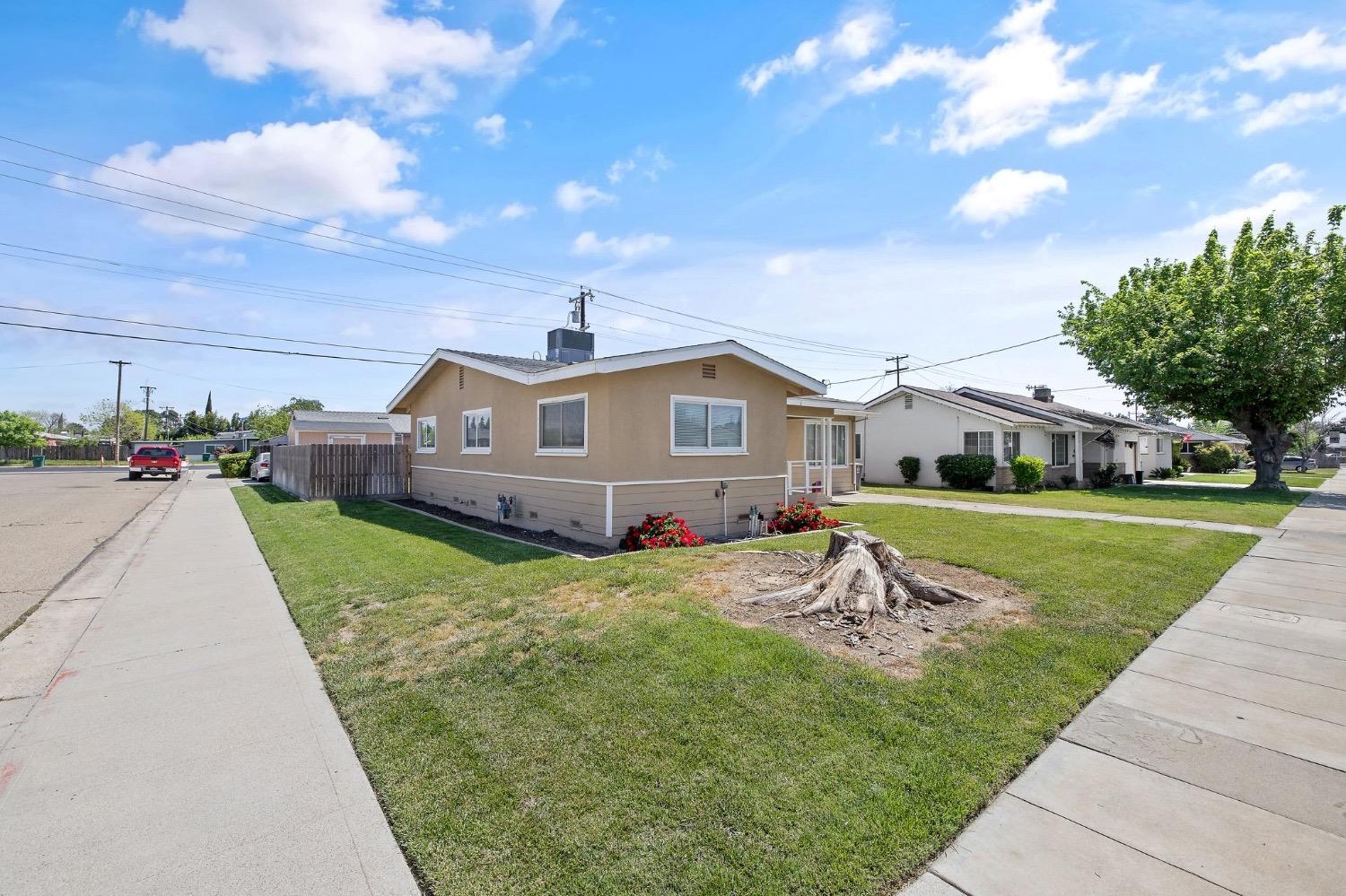 2982 D Street Selma, CA 93662 - Photo 3 of 25 a view of a house with a big yard