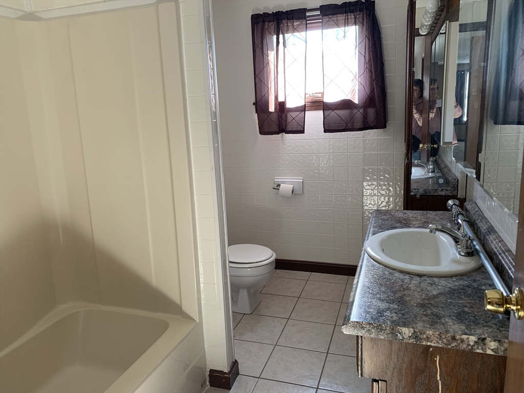 355 Field Street, Unit 1 Fall River, MA 02721 - Photo 6 of 7