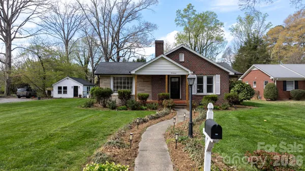 $349,900 | 95 18th Avenue Northwest, Hickory, NC 28601