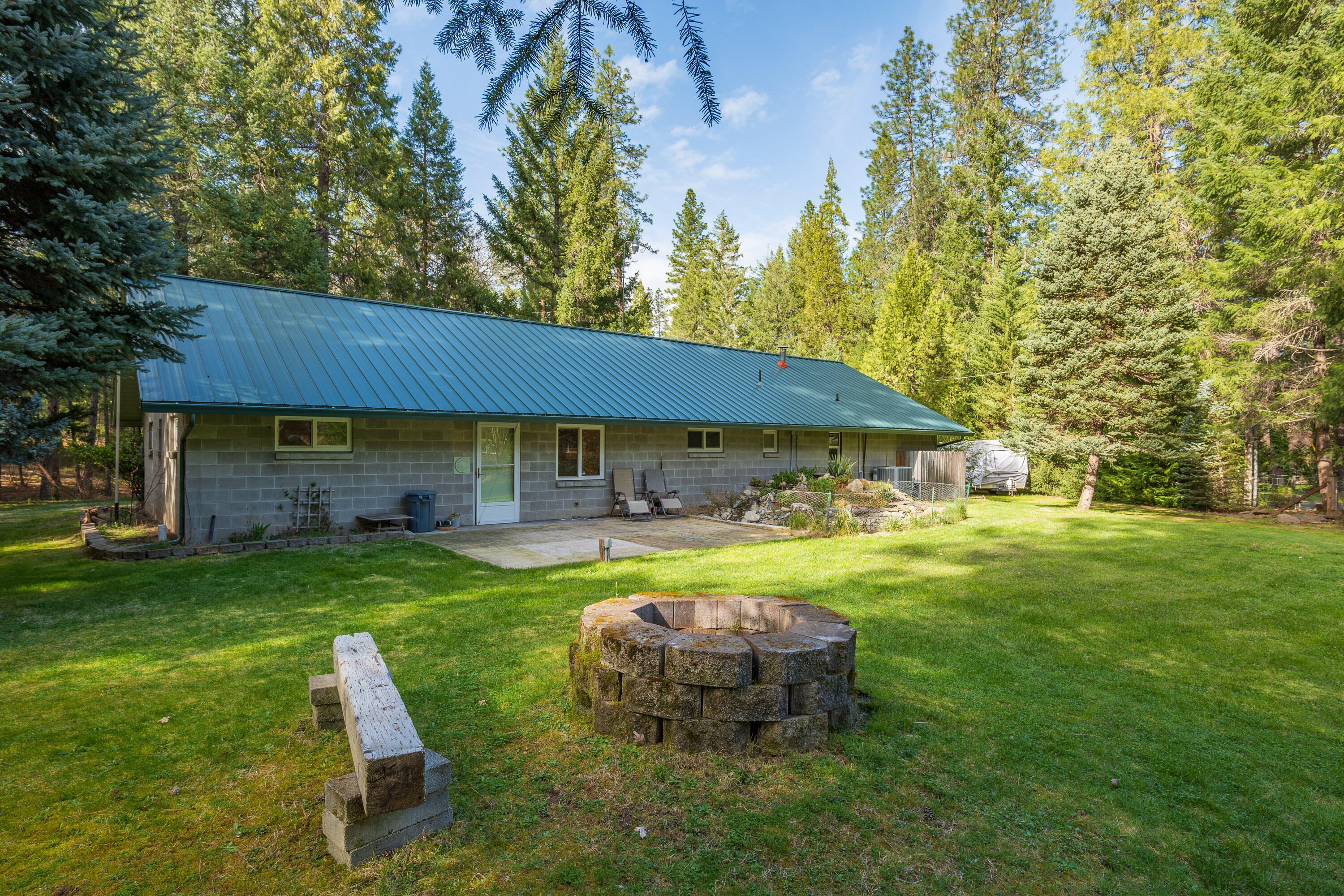 244 Riessen Road Grants Pass, OR 97526 - Photo 31 of 52 a backyard of a house with table and chairs