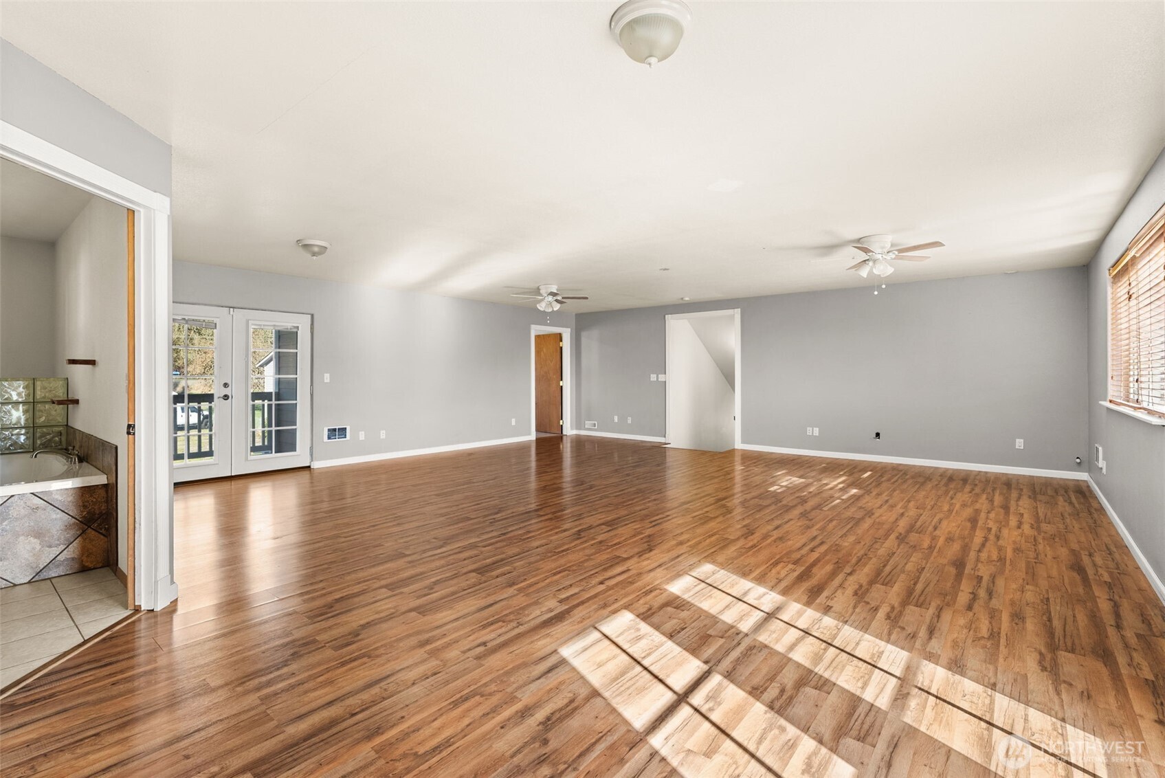 802 State Street Centralia, WA 98531 - Photo 16 of 40 a view of empty room with wooden floor