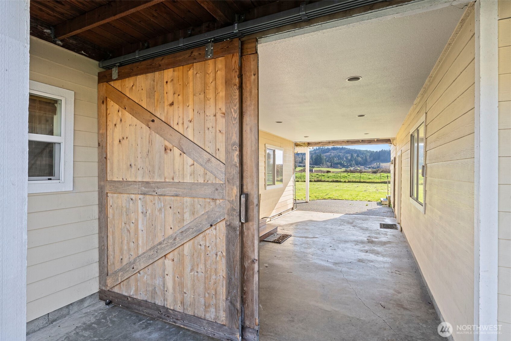 802 State Street Centralia, WA 98531 - Photo 31 of 40 a view of an entryway