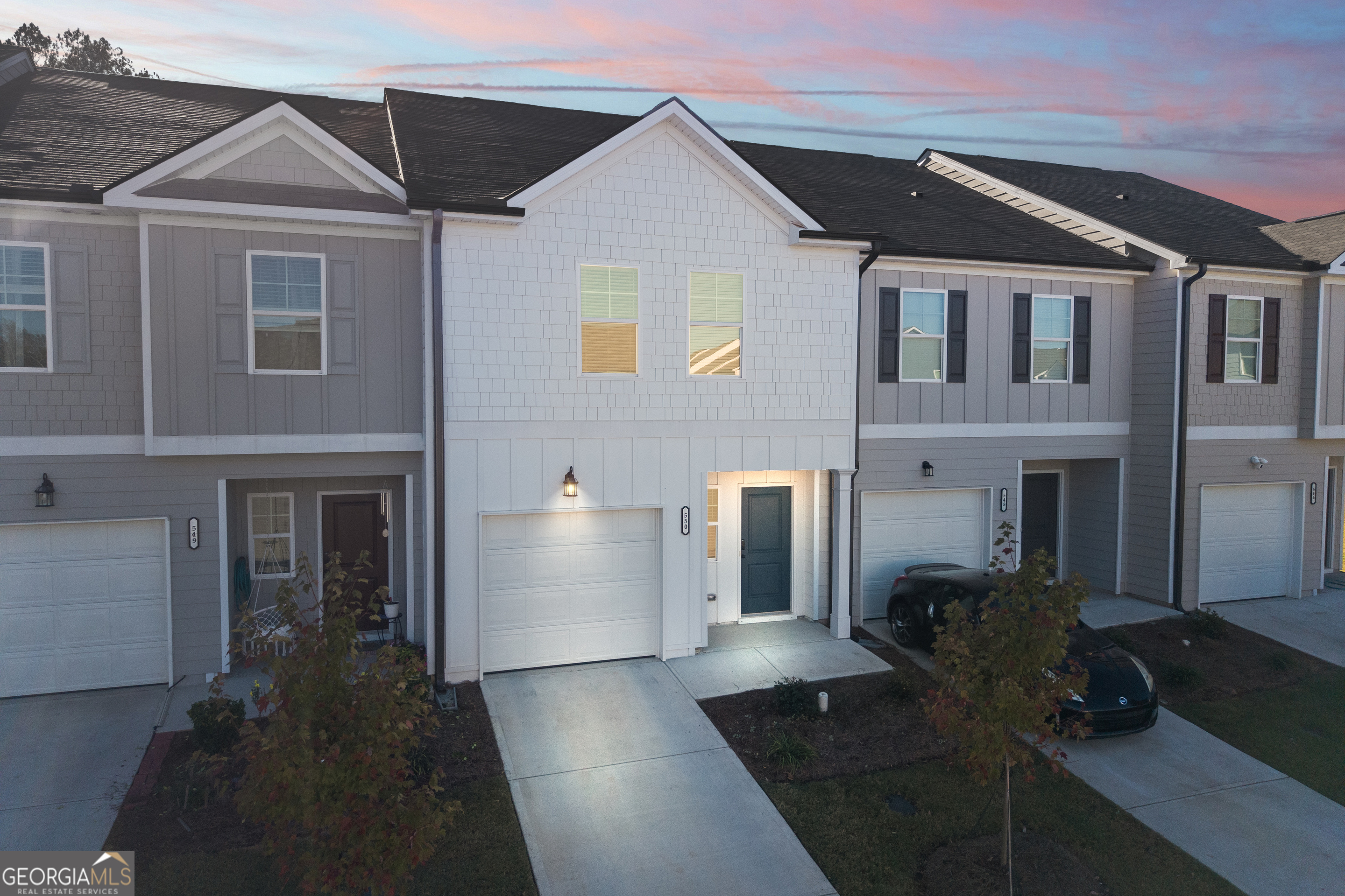 a view of backyard of the house