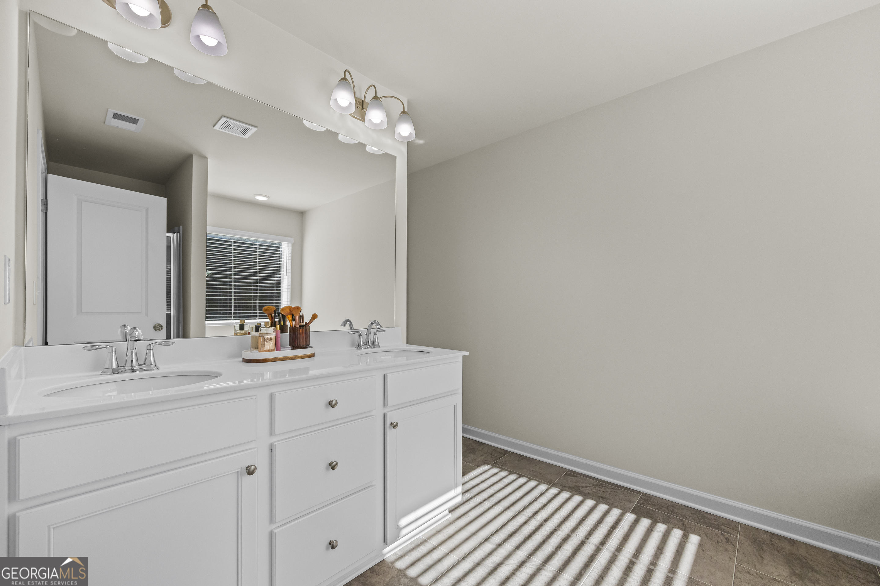 550 Buxton Road Hoschton, GA 30548 - Photo 40 of 57 a bathroom with a sink and a mirror