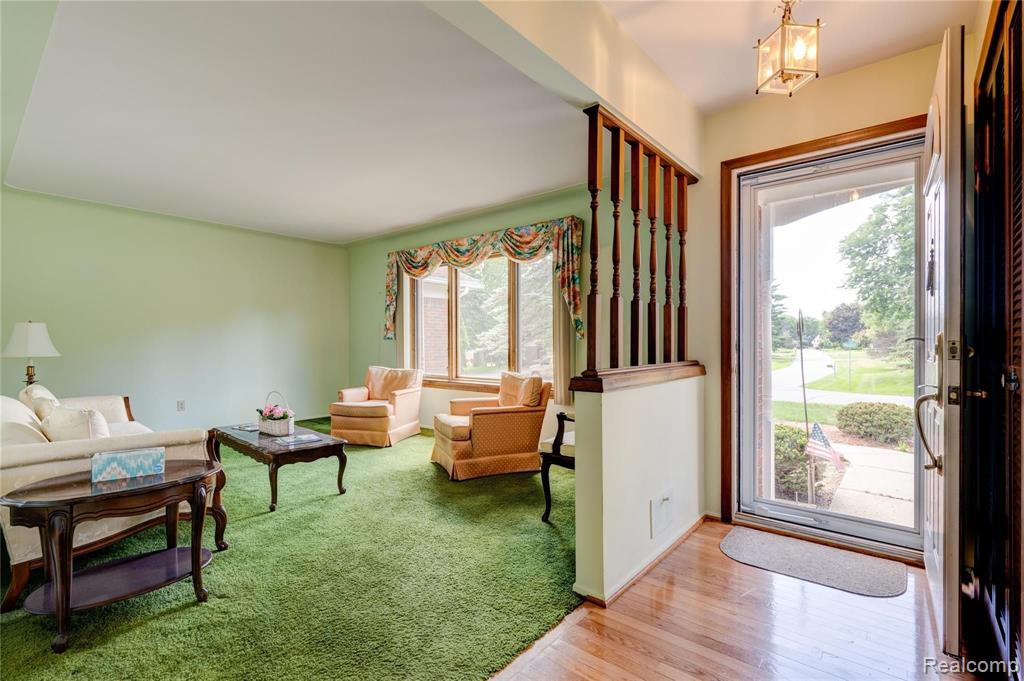 2240 Munster Road Rochester Hills, MI 48309 - Photo 6 of 25