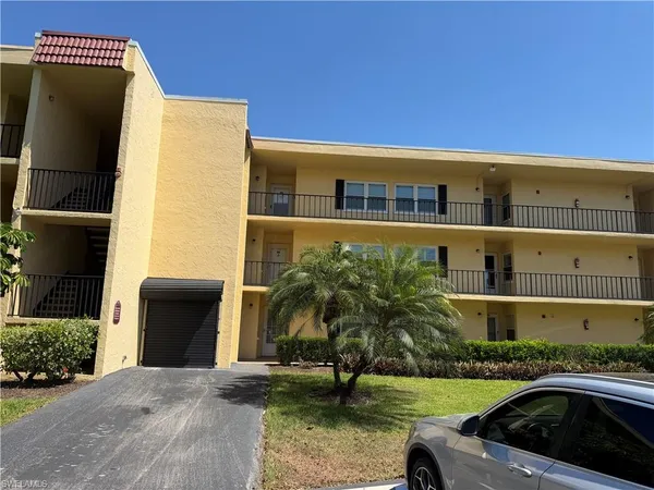 $1,900 | 1085 Forest Lakes Drive, Unit 8106, Naples, FL 34105