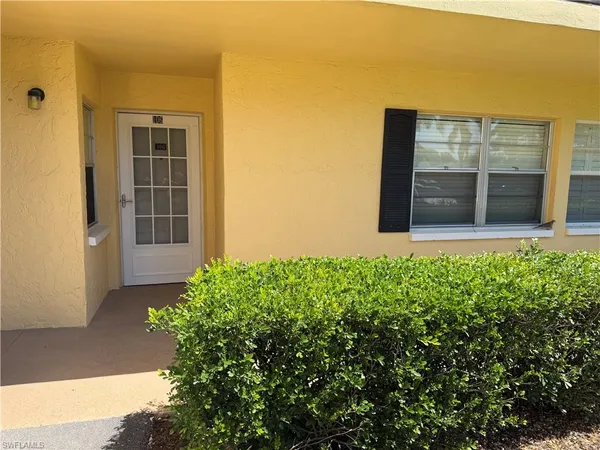 $1,900 | 1085 Forest Lakes Drive, Unit 8106, Naples, FL 34105
