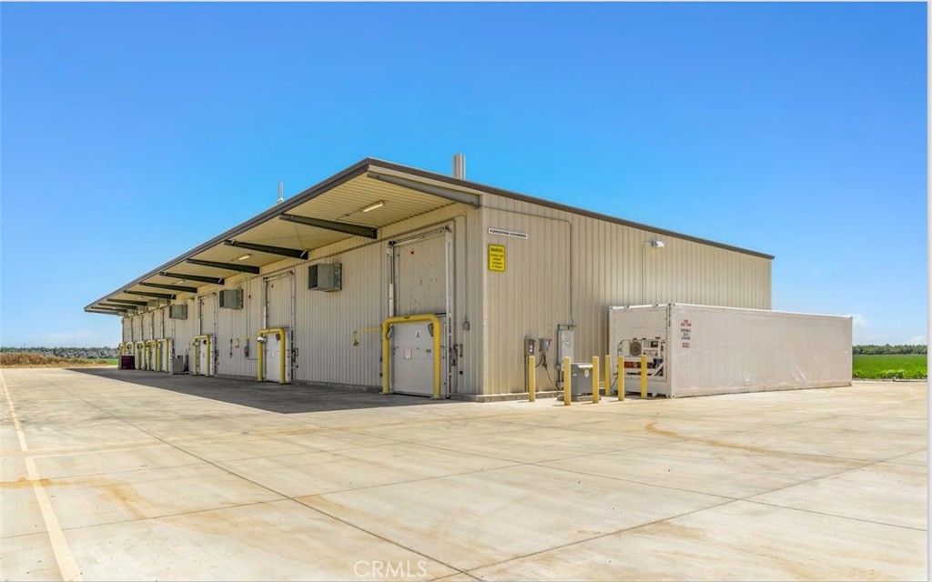 7752 County Road 29 Glenn, CA 95943 - Photo 7 of 12 a front view of a house with a garage