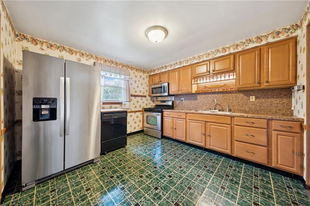 632 Penn Drive Trafford, PA 15085 - Photo 6 of 39