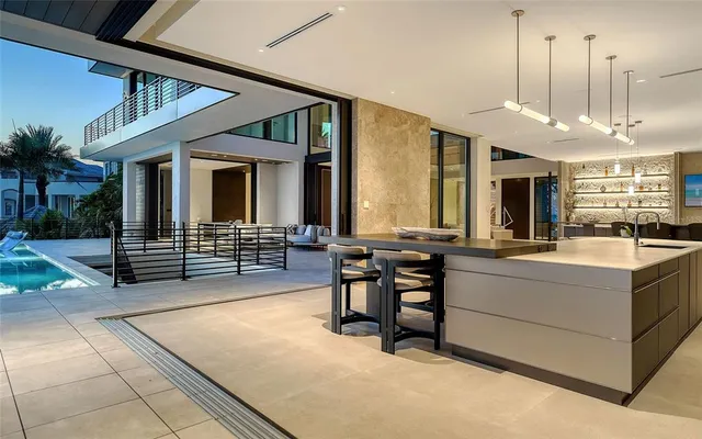 $18,950,000 | 388 South Shore Drive, Sarasota, FL 34234