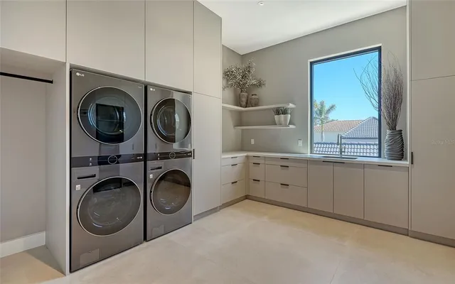 $18,950,000 | 388 South Shore Drive, Sarasota, FL 34234