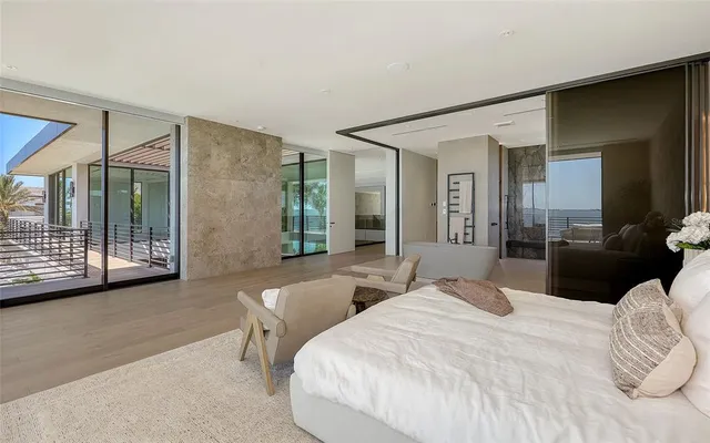 $18,950,000 | 388 South Shore Drive, Sarasota, FL 34234