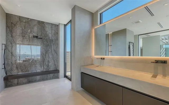 $18,950,000 | 388 South Shore Drive, Sarasota, FL 34234